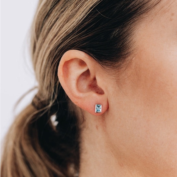 ANZIE Cleo studs - Picture 2 of 2